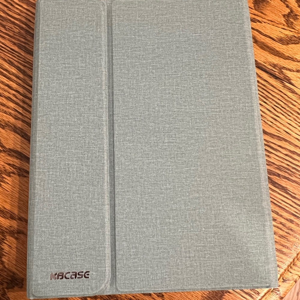 iPad Case and Bluetooth keyboard - iPad Air 4th and 5th Generation